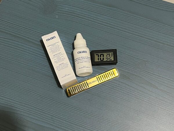 CIGARES Humidor Kit - Medium Length Rectangular Plastic Humidifier Bar for Humidor Humidification